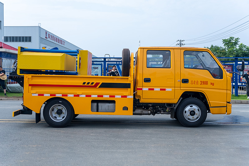 江铃顺达二级翻转防撞车(2000kg-70km/h)