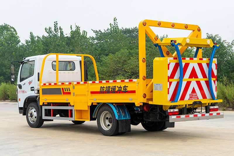 东风大多利卡防撞车(2000kg-70km/h)